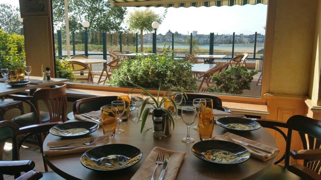 Logis Hotels - Au Poisson D'Argent - Hotel 3 Etoiles Et Restaurant Le Mesnil-en-Vallée Eksteriør billede