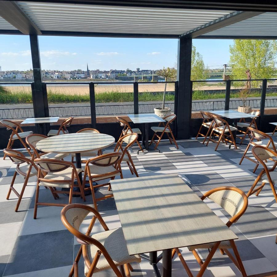 Logis Hotels - Au Poisson D'Argent - Hotel 3 Etoiles Et Restaurant Le Mesnil-en-Vallée Eksteriør billede