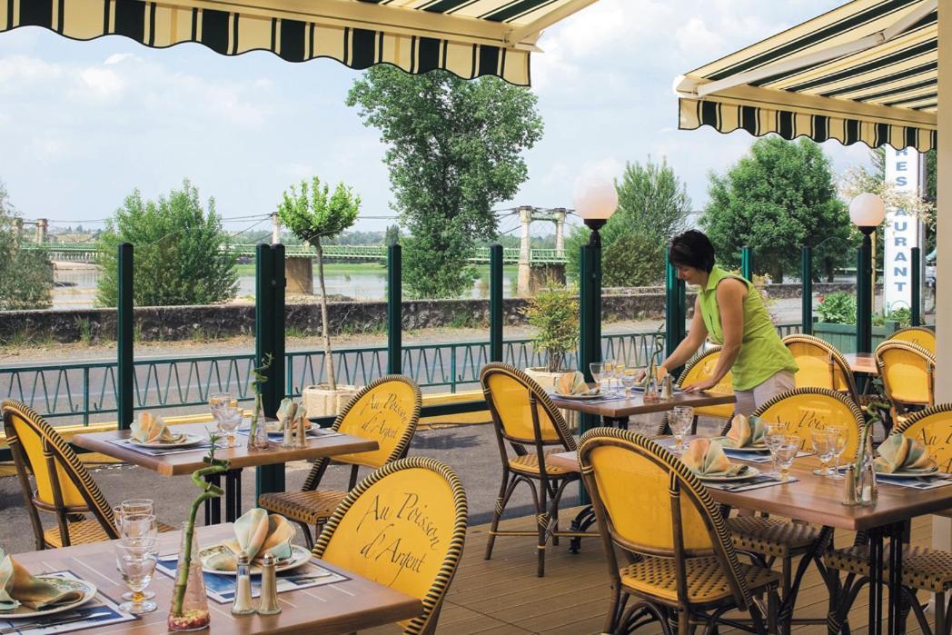 Logis Hotels - Au Poisson D'Argent - Hotel 3 Etoiles Et Restaurant Le Mesnil-en-Vallée Eksteriør billede