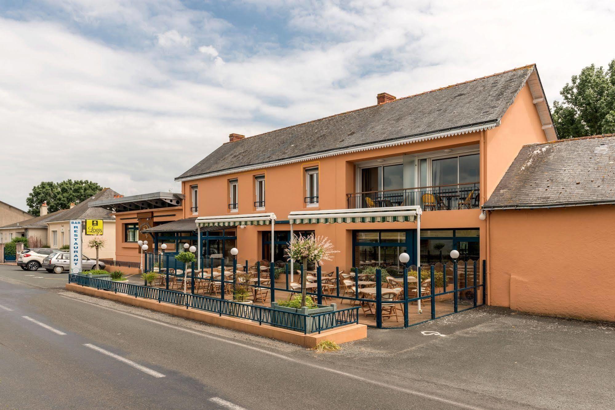 Logis Hotels - Au Poisson D'Argent - Hotel 3 Etoiles Et Restaurant Le Mesnil-en-Vallée Eksteriør billede