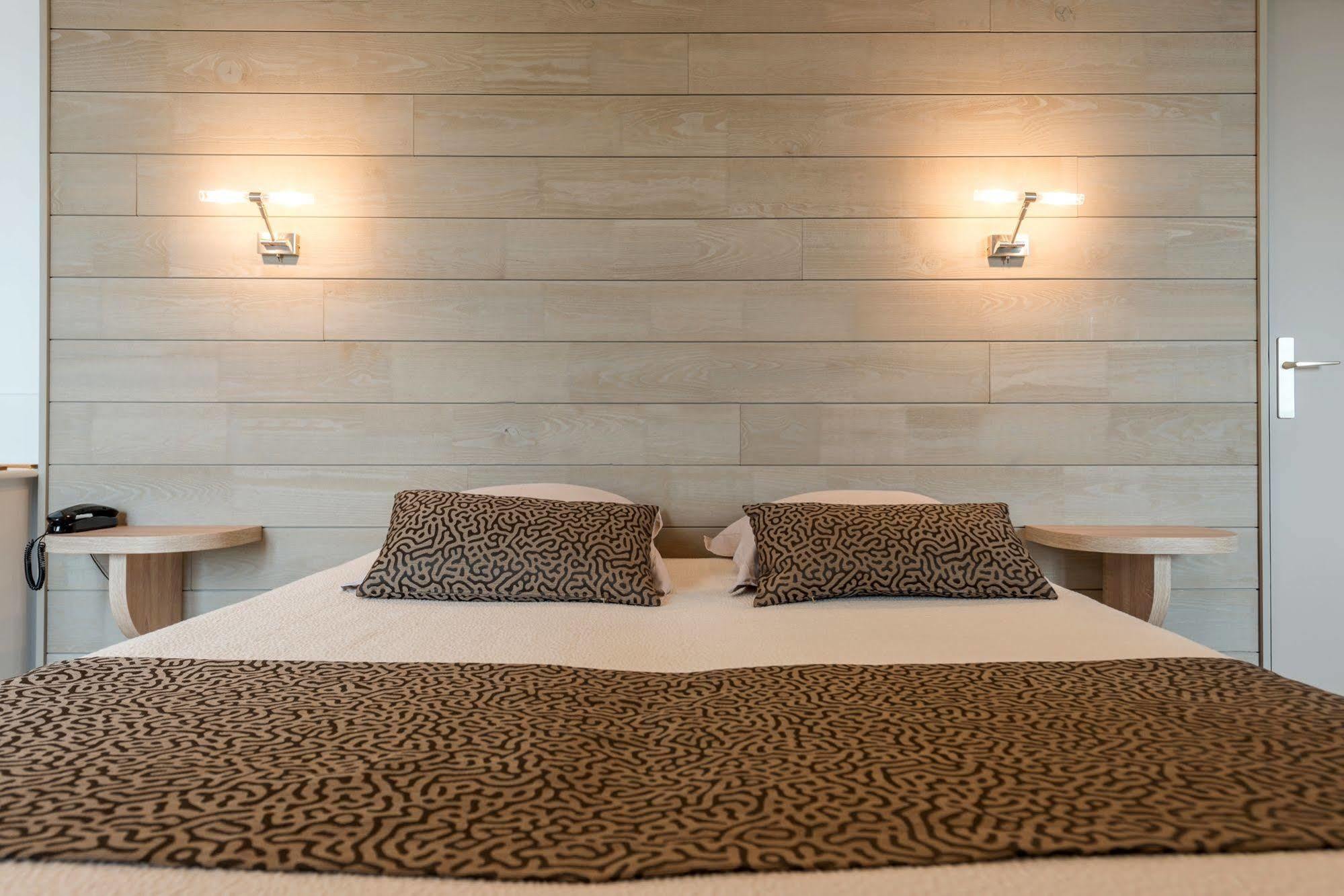 Logis Hotels - Au Poisson D'Argent - Hotel 3 Etoiles Et Restaurant Le Mesnil-en-Vallée Eksteriør billede